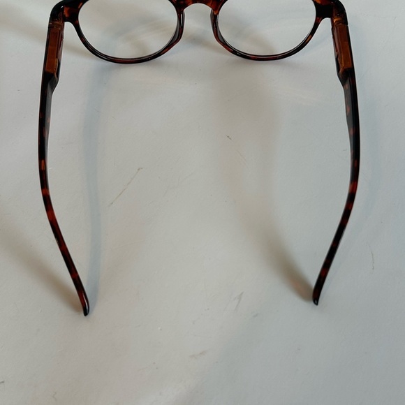 Tortoiseshell Round Reader Glasses 1.25 Strength - Picture 3 of 6
